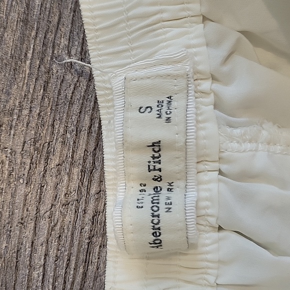 Abercrombie and Fitch, shorts, eyelet, knit detail - Picture 2 of 4